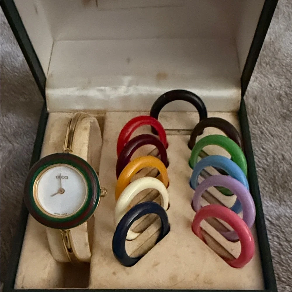 Vintage Gucci Interchangeable Bezel Watch - Picture 2 of 15